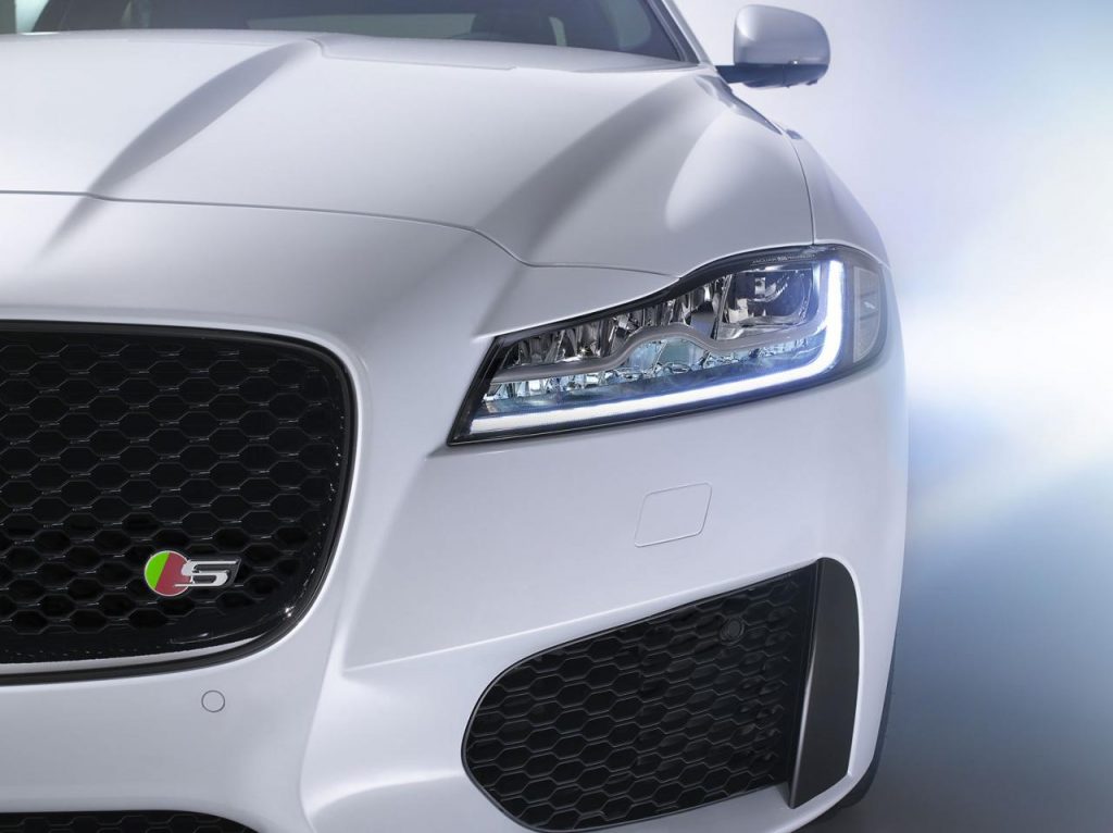 hd-new_york_2015_jaguar_xf_1-4