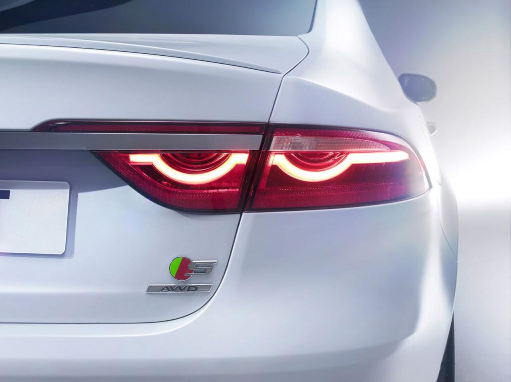 hd-new_york_2015_jaguar_xf_1-5