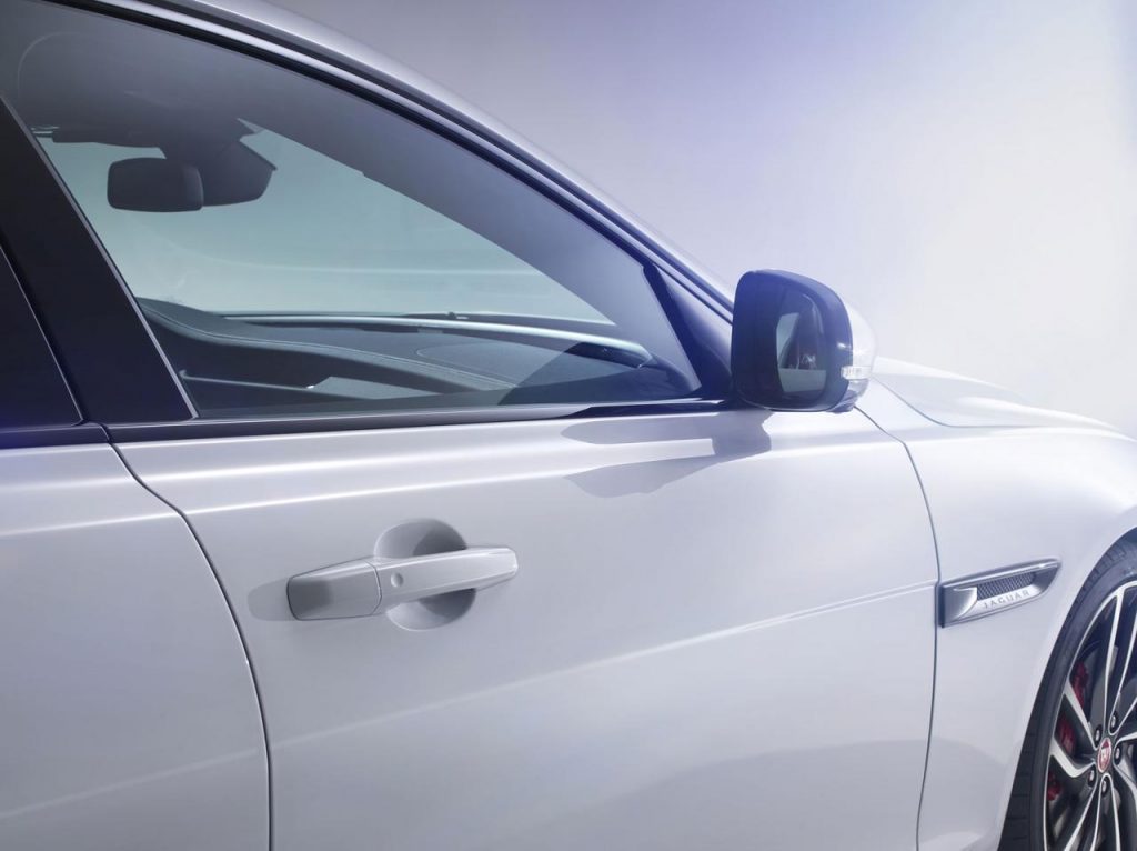 hd-new_york_2015_jaguar_xf_1-7