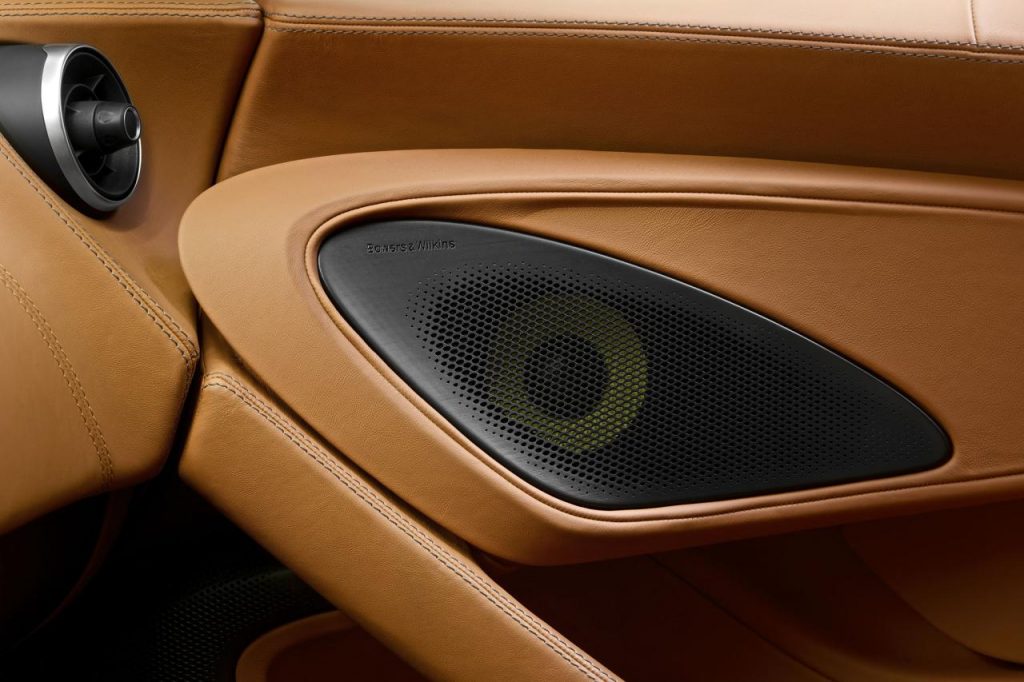 hd-new_york_2015_mclaren_570s_coup_1-2