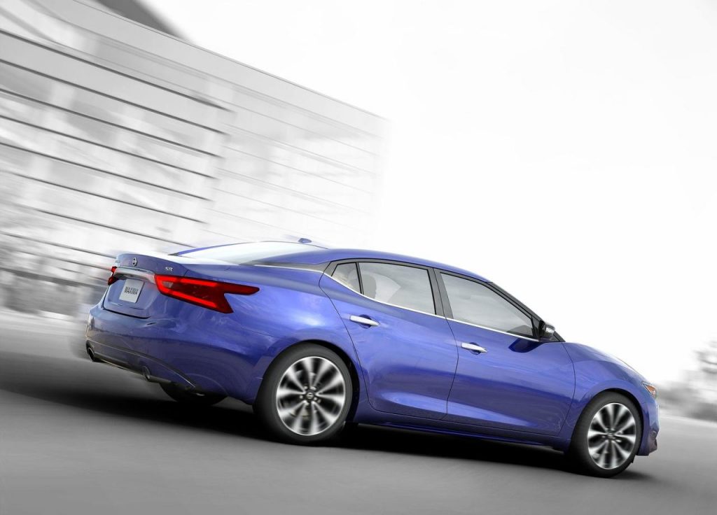 hd-new_york_2015_nissan_maxima_1-7