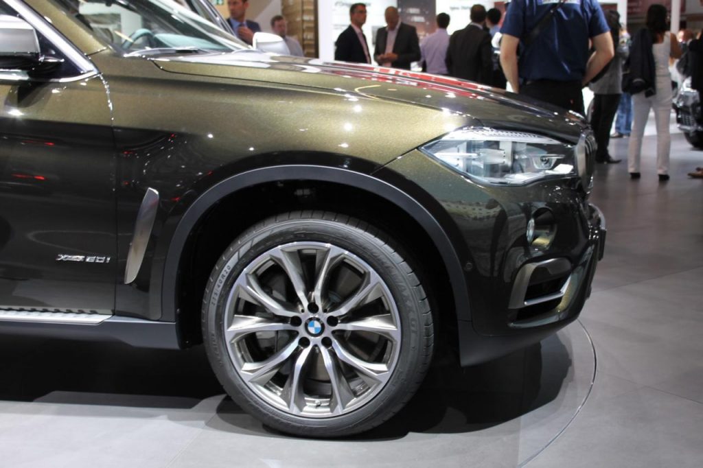 hd-paris_2014_live_bmw_x6_1-1
