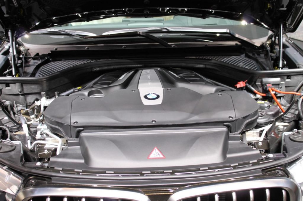 hd-paris_2014_live_bmw_x6_1-13