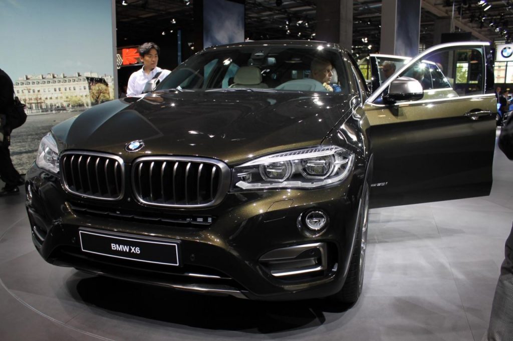 hd-paris_2014_live_bmw_x6_1-5