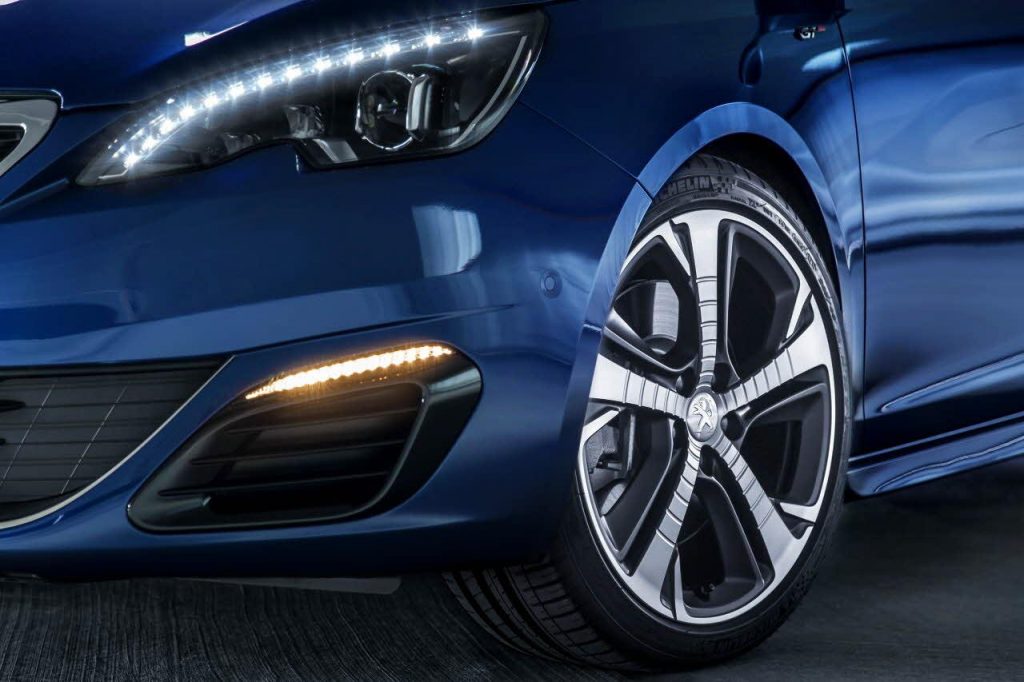 hd-paris_2014_peugeot_308_gt_1-25