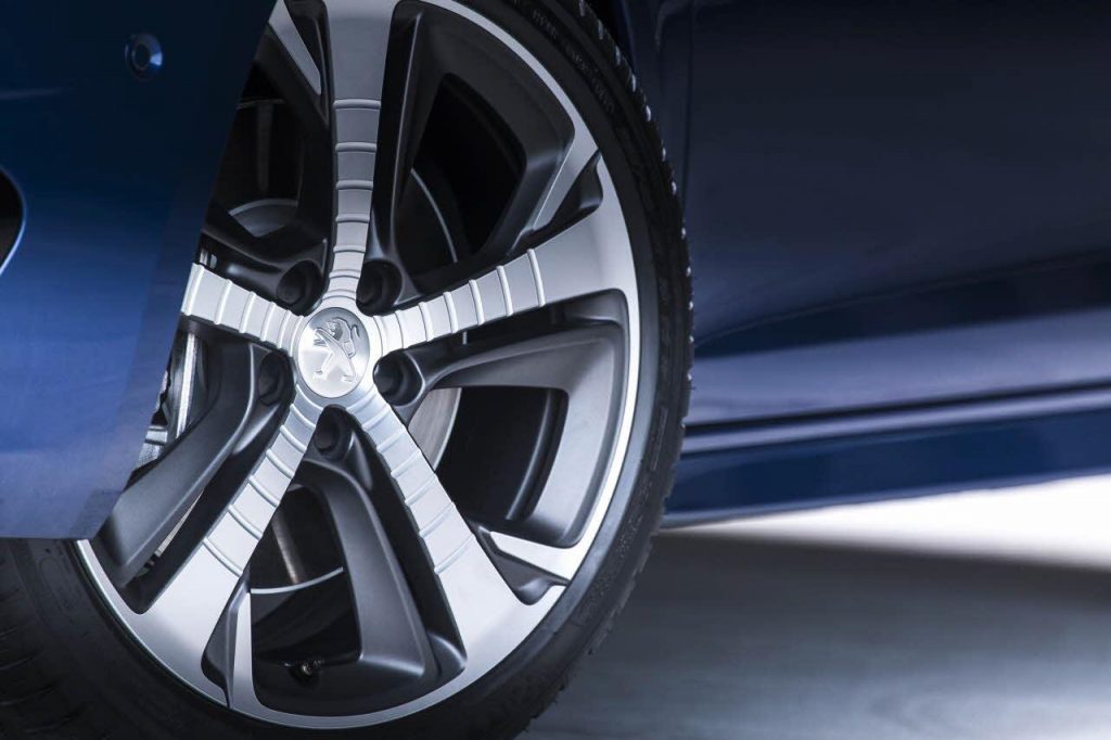 hd-paris_2014_peugeot_308_gt_1-26