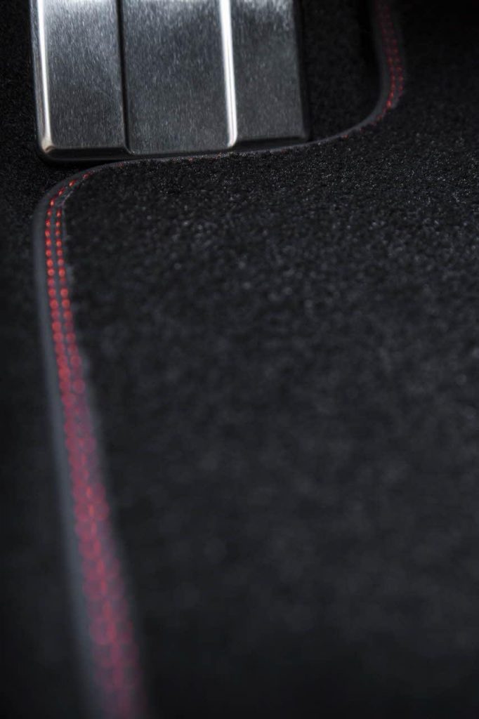 hd-paris_2014_peugeot_308_gt_1-40