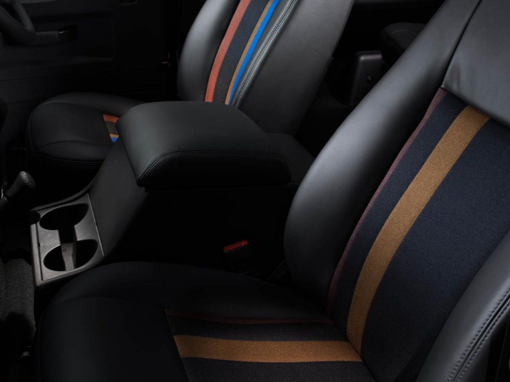 hd-paul_smith_et_le_land_rover_defender_1