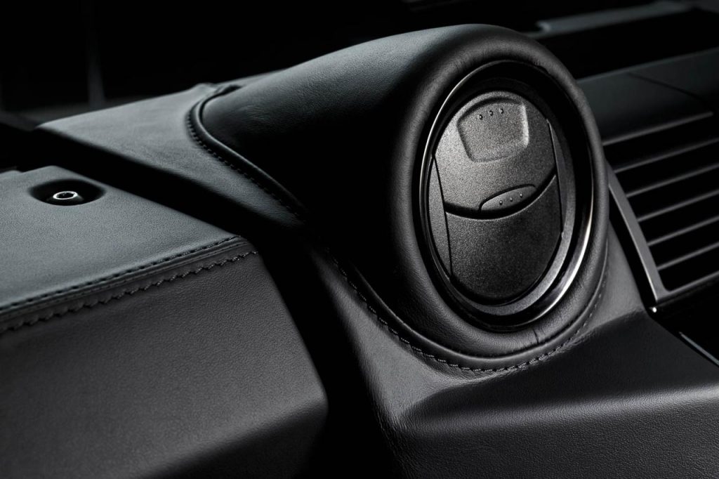 hd-paul_smith_et_le_land_rover_defender_1-15