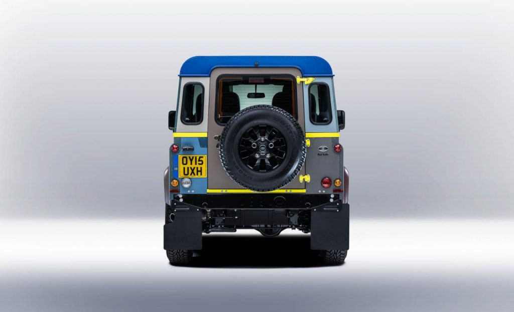 hd-paul_smith_et_le_land_rover_defender_1-5