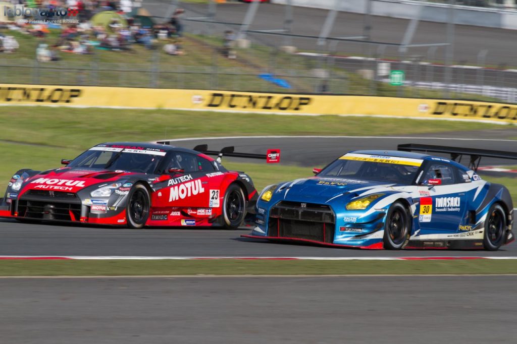hd-super_gt_2014_2_oliveira_masuda_tiennent_bon_jusqu_au_bout_fuji_1