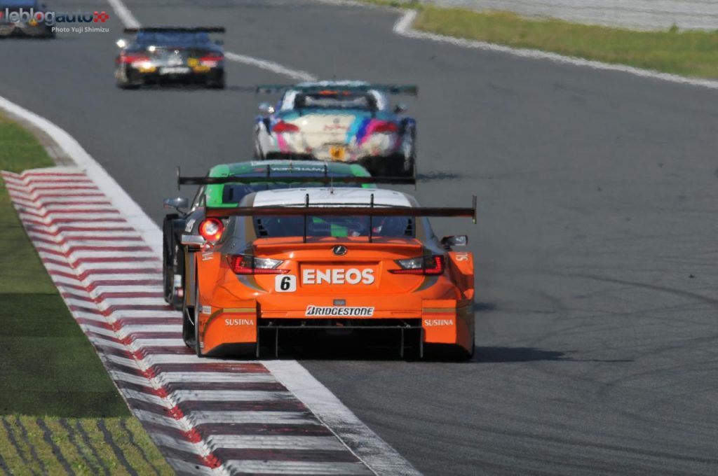 hd-super_gt_2014_2_oliveira_masuda_tiennent_bon_jusqu_au_bout_fuji_1-12