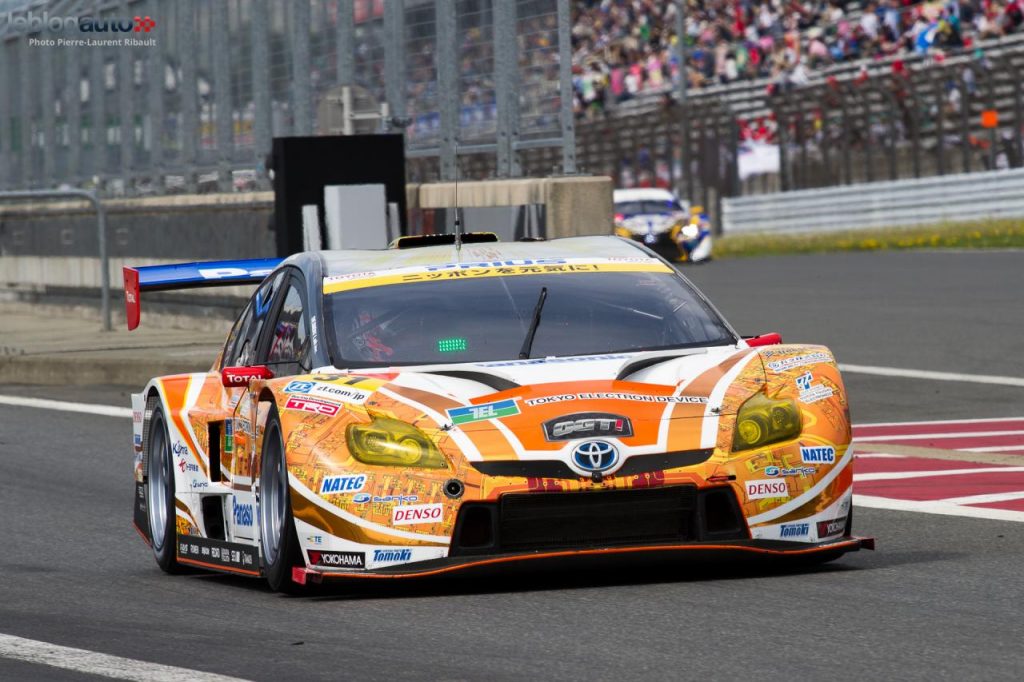 hd-super_gt_2014_2_oliveira_masuda_tiennent_bon_jusqu_au_bout_fuji_1-15