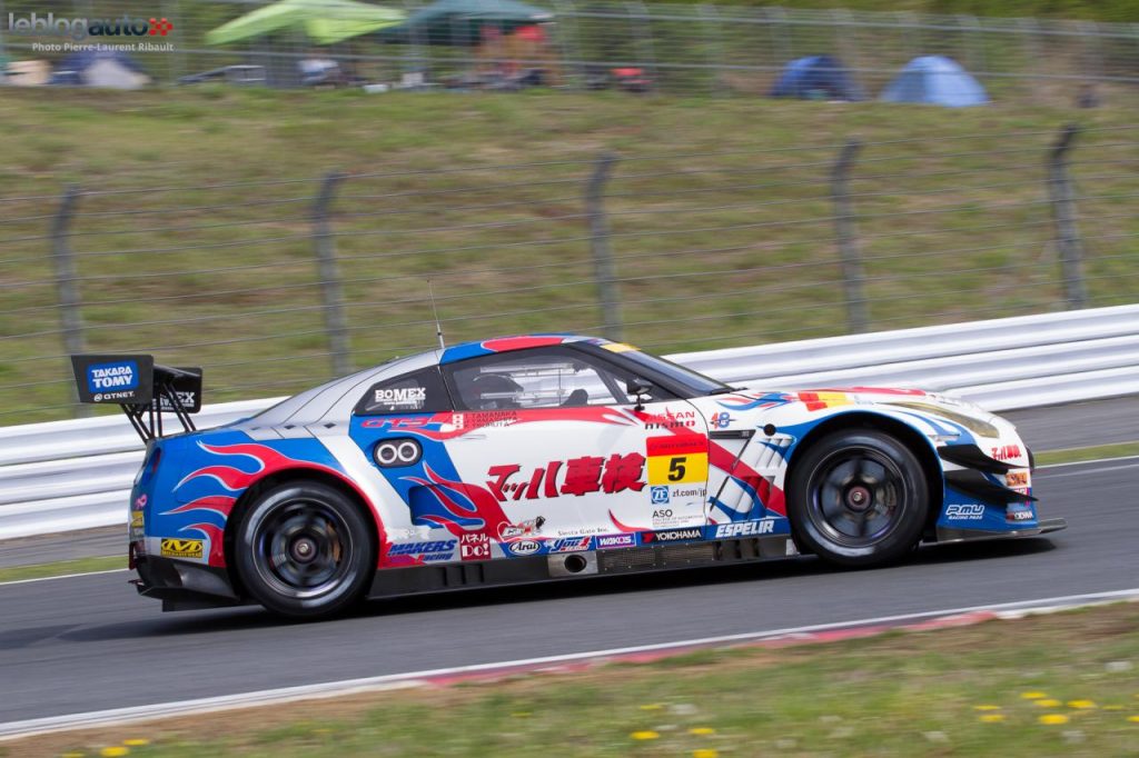 hd-super_gt_2014_2_oliveira_masuda_tiennent_bon_jusqu_au_bout_fuji_1-16