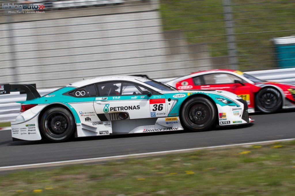 hd-super_gt_2014_2_oliveira_masuda_tiennent_bon_jusqu_au_bout_fuji_1-17
