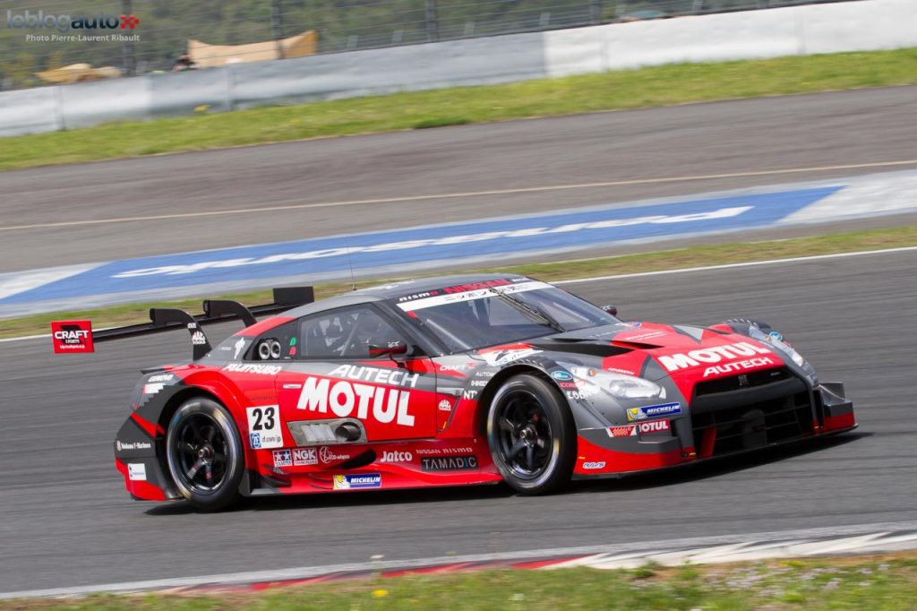 hd-super_gt_2014_2_oliveira_masuda_tiennent_bon_jusqu_au_bout_fuji_1-19