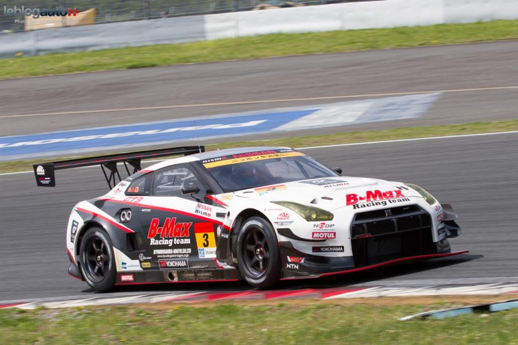 hd-super_gt_2014_2_oliveira_masuda_tiennent_bon_jusqu_au_bout_fuji_1-21