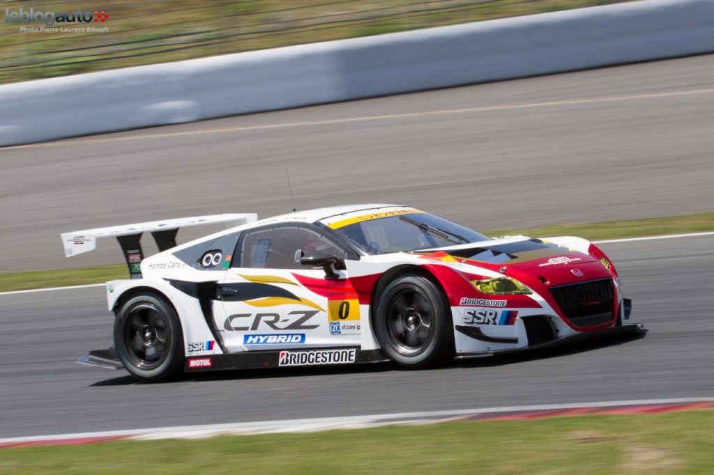 hd-super_gt_2014_2_oliveira_masuda_tiennent_bon_jusqu_au_bout_fuji_1-22