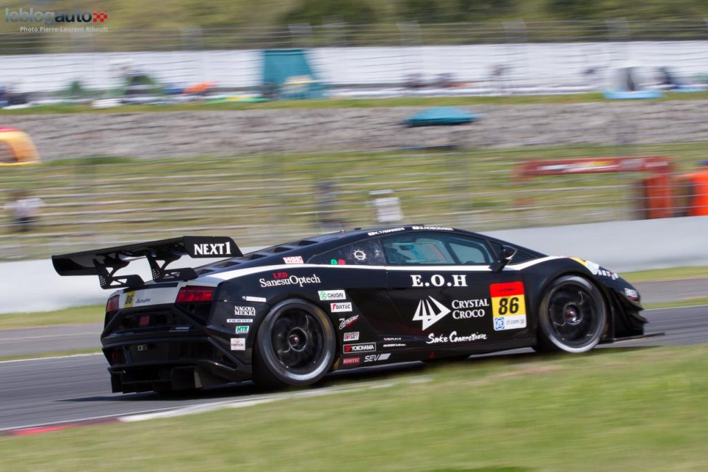 hd-super_gt_2014_2_oliveira_masuda_tiennent_bon_jusqu_au_bout_fuji_1-23