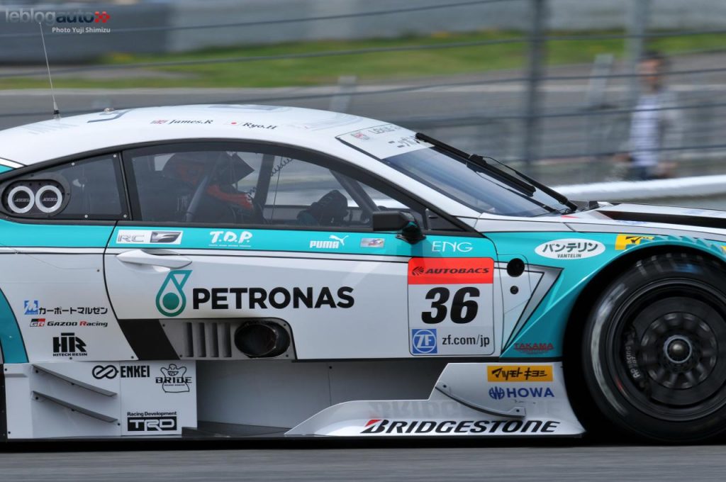 hd-super_gt_2014_2_oliveira_masuda_tiennent_bon_jusqu_au_bout_fuji_1-26