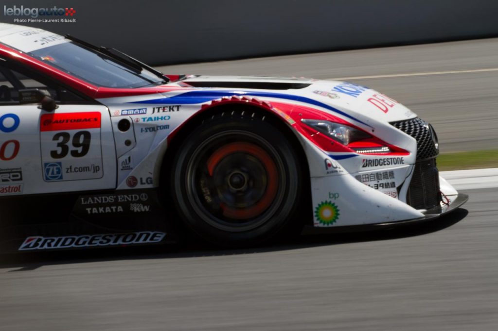 hd-super_gt_2014_2_oliveira_masuda_tiennent_bon_jusqu_au_bout_fuji_1-28