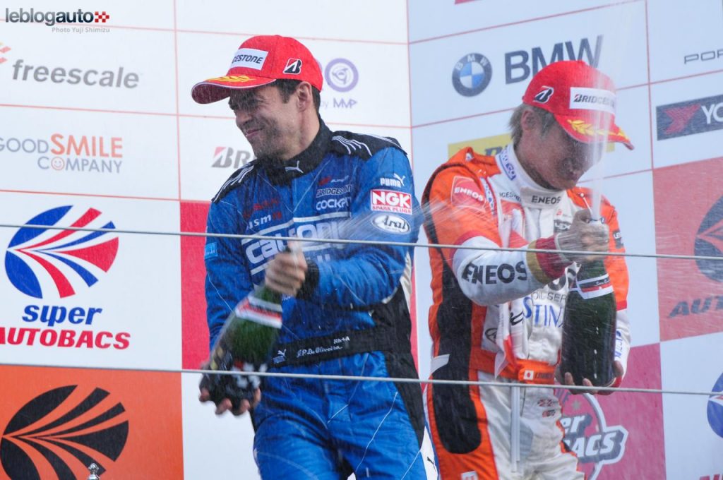 hd-super_gt_2014_2_oliveira_masuda_tiennent_bon_jusqu_au_bout_fuji_1-31