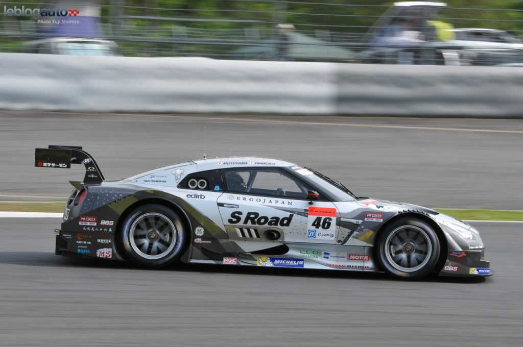 hd-super_gt_2014_2_oliveira_masuda_tiennent_bon_jusqu_au_bout_fuji_1-32