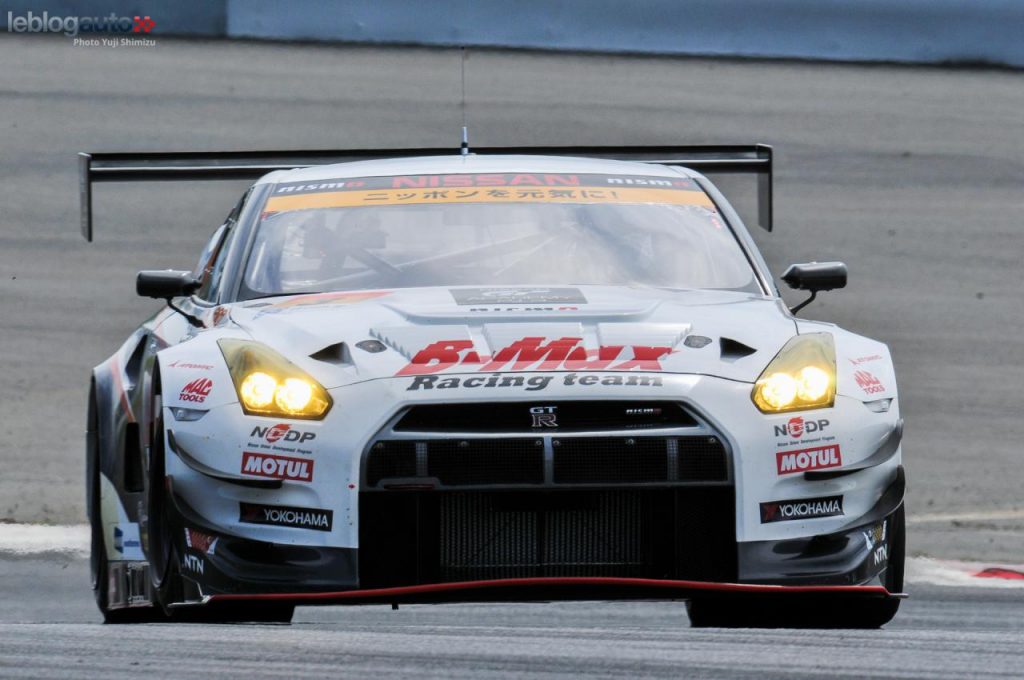 hd-super_gt_2014_2_oliveira_masuda_tiennent_bon_jusqu_au_bout_fuji_1-34