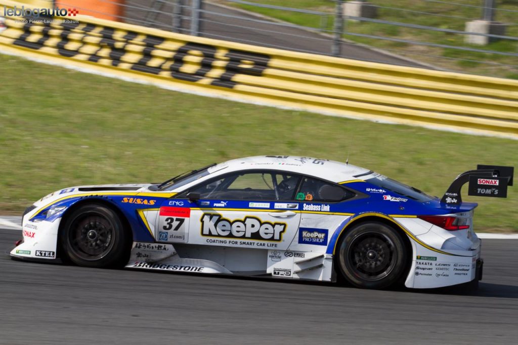 hd-super_gt_2014_2_oliveira_masuda_tiennent_bon_jusqu_au_bout_fuji_1-45