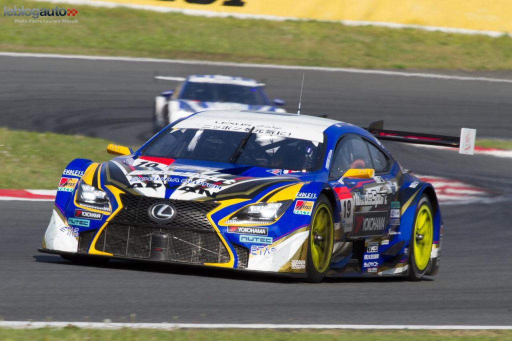 hd-super_gt_2014_2_oliveira_masuda_tiennent_bon_jusqu_au_bout_fuji_1-48