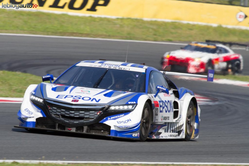 hd-super_gt_2014_2_oliveira_masuda_tiennent_bon_jusqu_au_bout_fuji_1-49