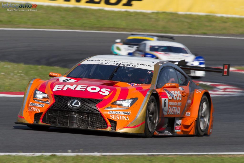 hd-super_gt_2014_2_oliveira_masuda_tiennent_bon_jusqu_au_bout_fuji_1-50