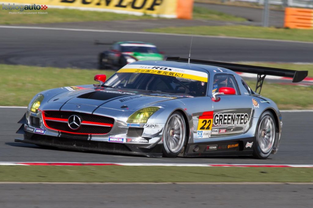 hd-super_gt_2014_2_oliveira_masuda_tiennent_bon_jusqu_au_bout_fuji_1-51