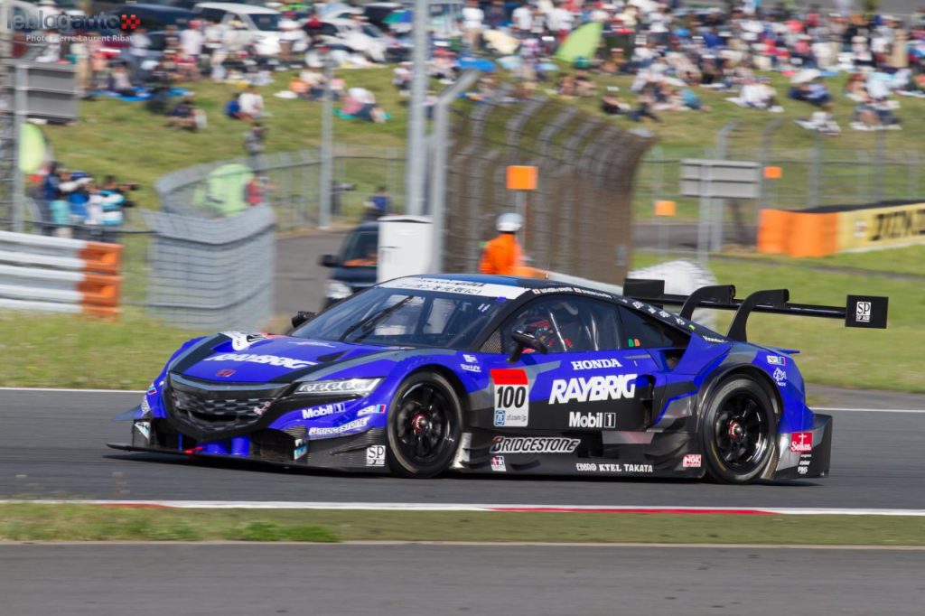 hd-super_gt_2014_2_oliveira_masuda_tiennent_bon_jusqu_au_bout_fuji_1-52