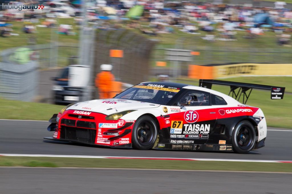 hd-super_gt_2014_2_oliveira_masuda_tiennent_bon_jusqu_au_bout_fuji_1-53