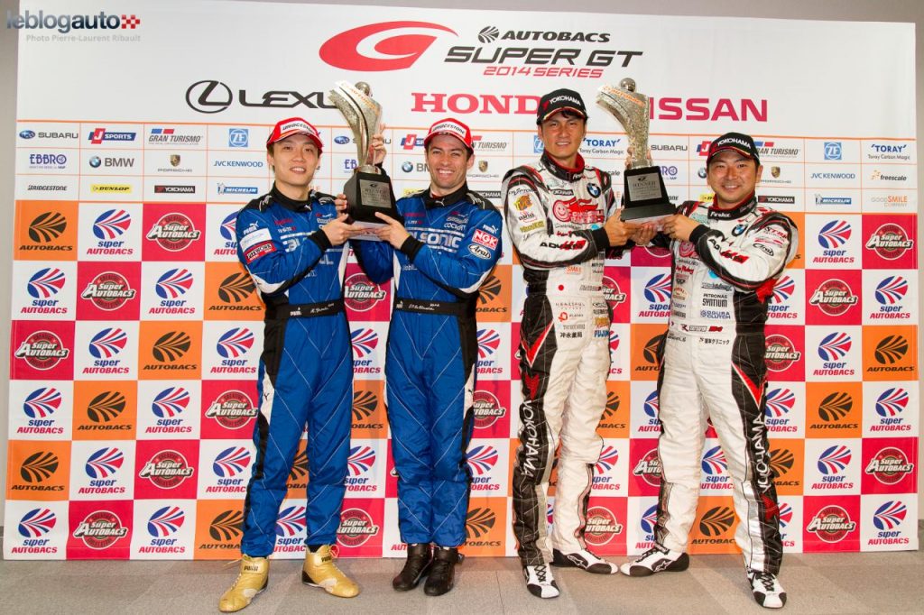 hd-super_gt_2014_2_oliveira_masuda_tiennent_bon_jusqu_au_bout_fuji_1-9