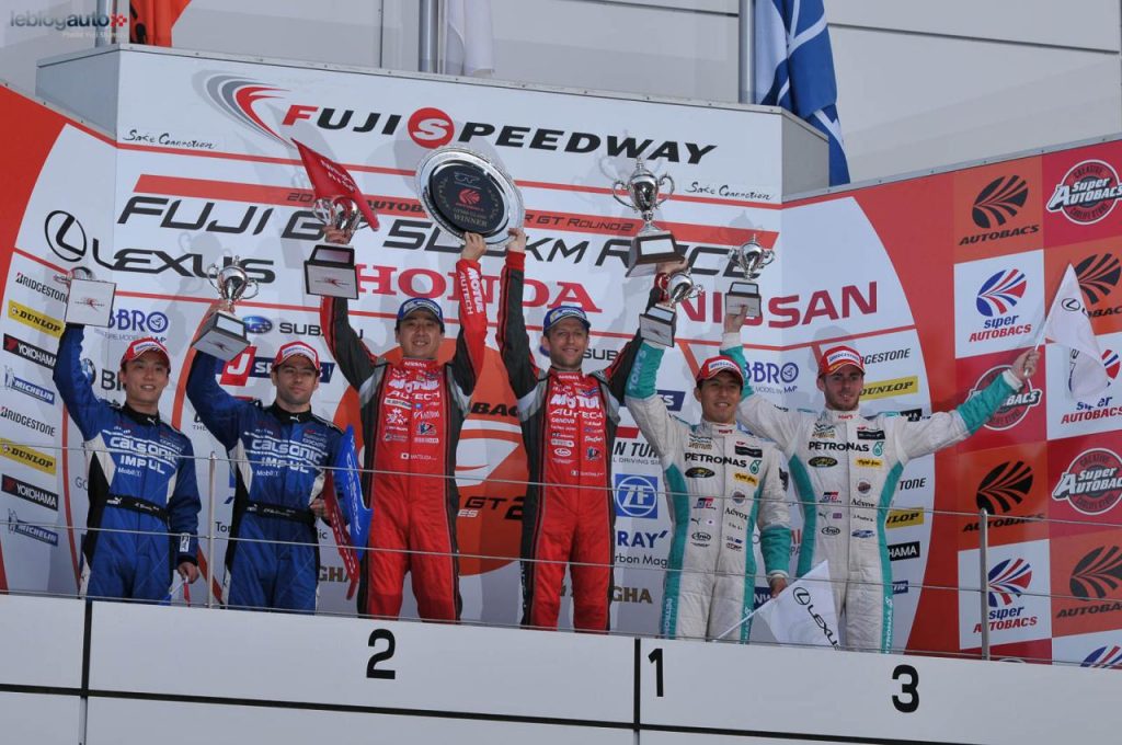 hd-super_gt_2015_2_carton_plein_pour_nissan_fuji_1