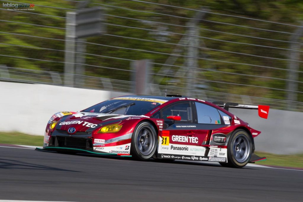 hd-super_gt_2015_2_carton_plein_pour_nissan_fuji_1-15