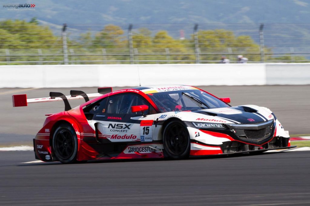 hd-super_gt_2015_2_carton_plein_pour_nissan_fuji_1-17
