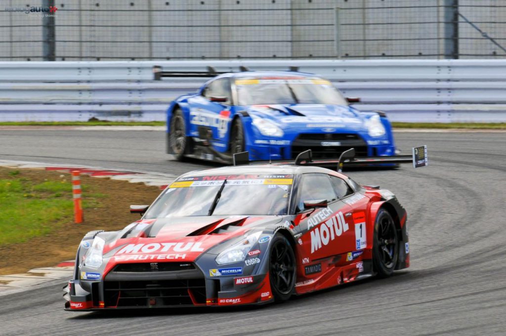 hd-super_gt_2015_2_carton_plein_pour_nissan_fuji_1-25