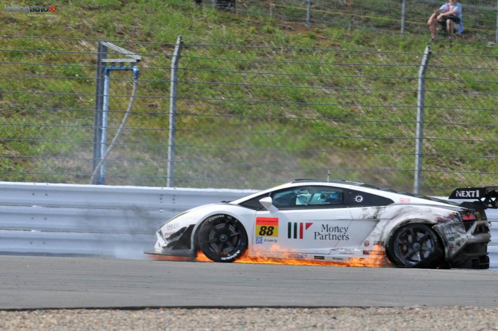 hd-super_gt_2015_2_carton_plein_pour_nissan_fuji_1-26