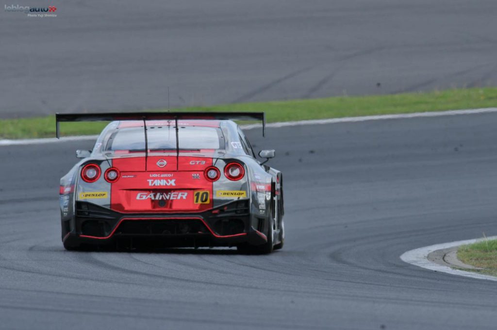 hd-super_gt_2015_2_carton_plein_pour_nissan_fuji_1-28
