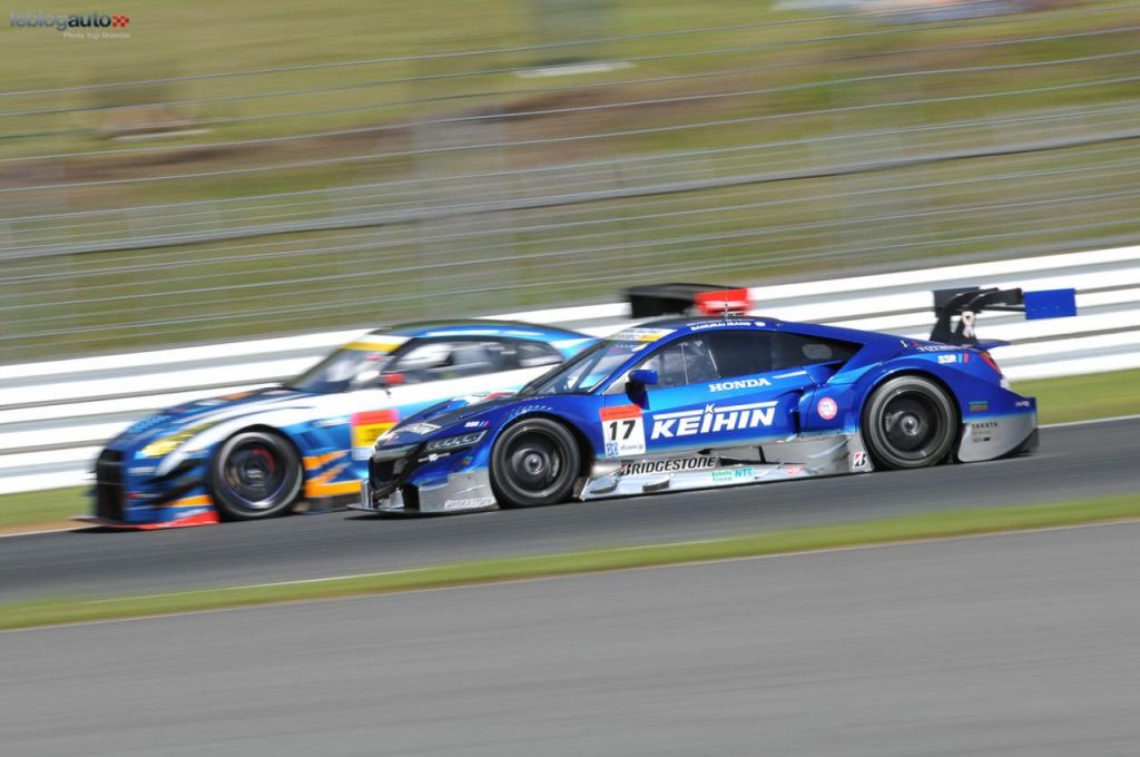 hd-super_gt_2015_2_carton_plein_pour_nissan_fuji_1-5
