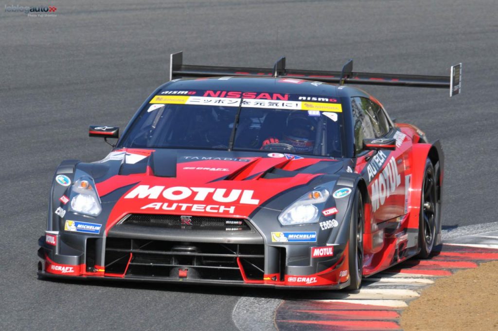 hd-super_gt_2015_2_carton_plein_pour_nissan_fuji_1-6