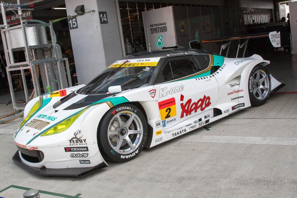 hd-super_gt_2015_2_carton_plein_pour_nissan_fuji_1-8