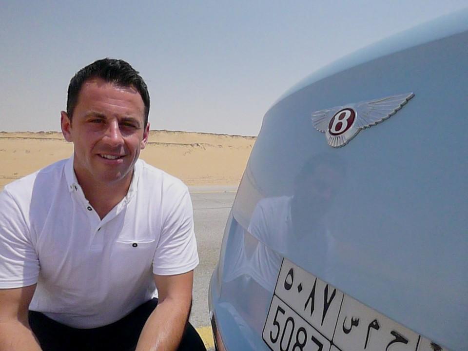 hd-une_bentley_continental_face_au_train_des_dunes_1-5