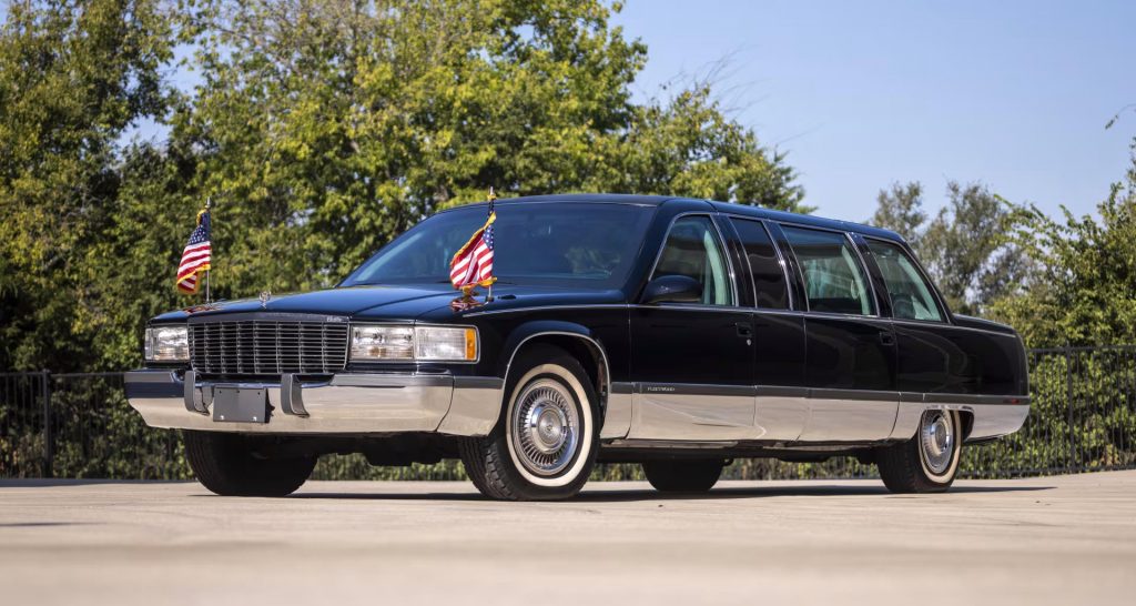 Envie de se prendre pour le Président des USA ? Une ancienne Cadillac présidentielle de l'époque Bill Clinton.