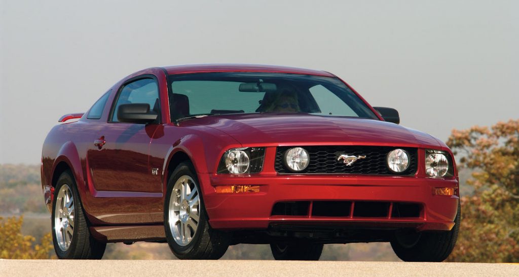 « Ne conduisez pas » votre Ford ! Takata, Takata voilà les Dalton Une Ford Mustang GT Rouge de 2005.