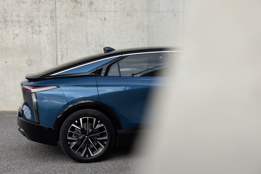 DS N°8 E-Tense 245 Pallas