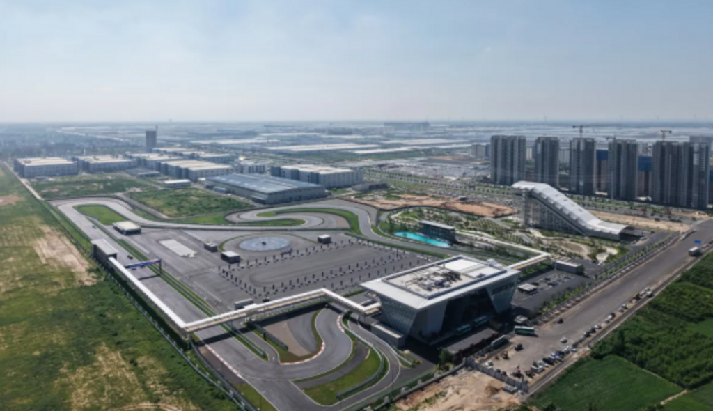 BYD veut séduire le haut de gamme avec un circuit automobile unique en Chine